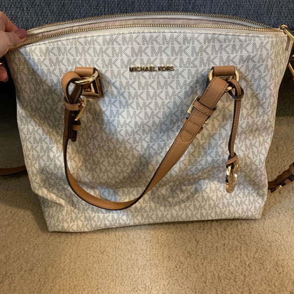 Micheal Kors Work/Laptop Tote - Picture 2 of 8